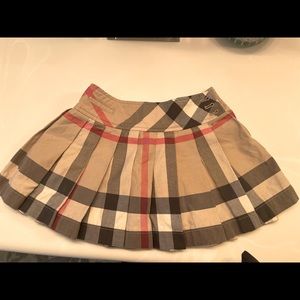 Burberry kid skirt size 4
